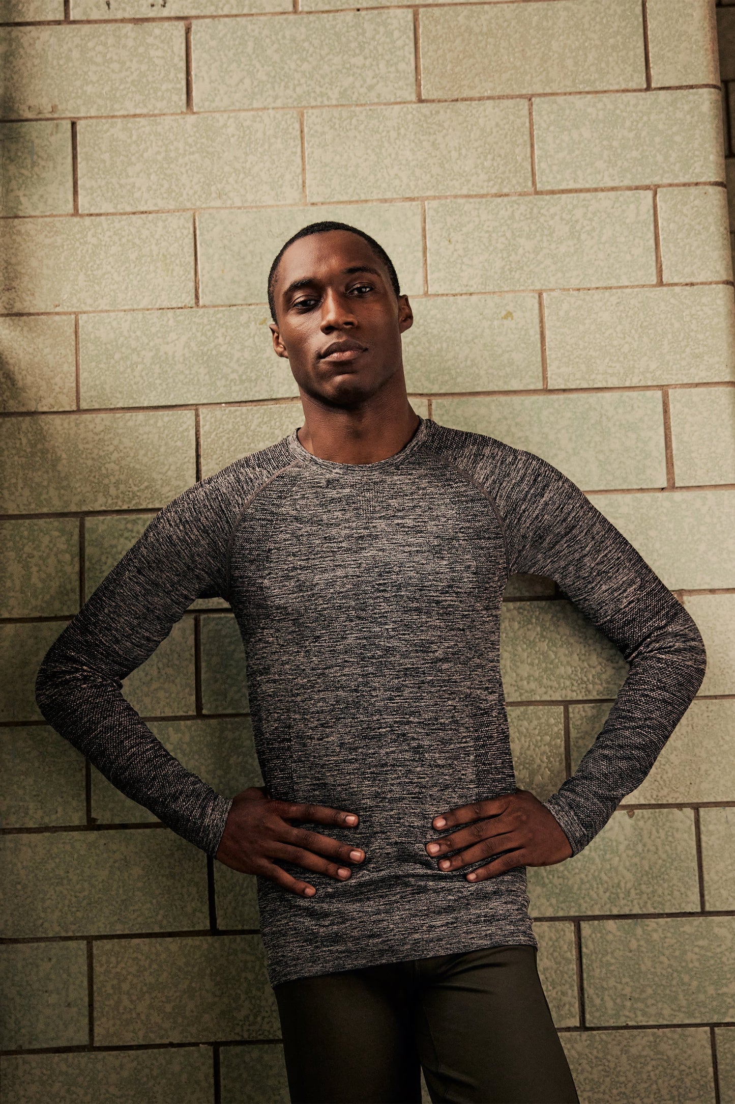 SEAMLESS LONG SLEEVE T-SHIRT