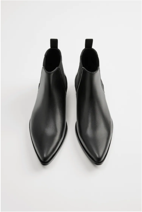 POINTED TOE CHELSEA BOOTS