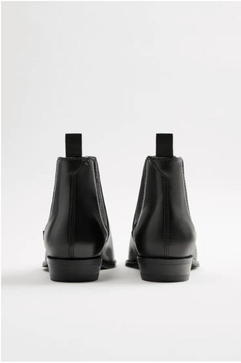 POINTED TOE CHELSEA BOOTS