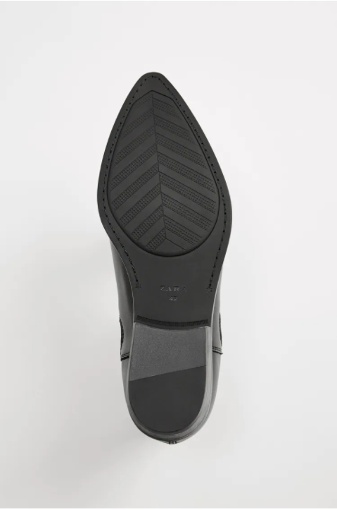 POINTED TOE CHELSEA BOOTS