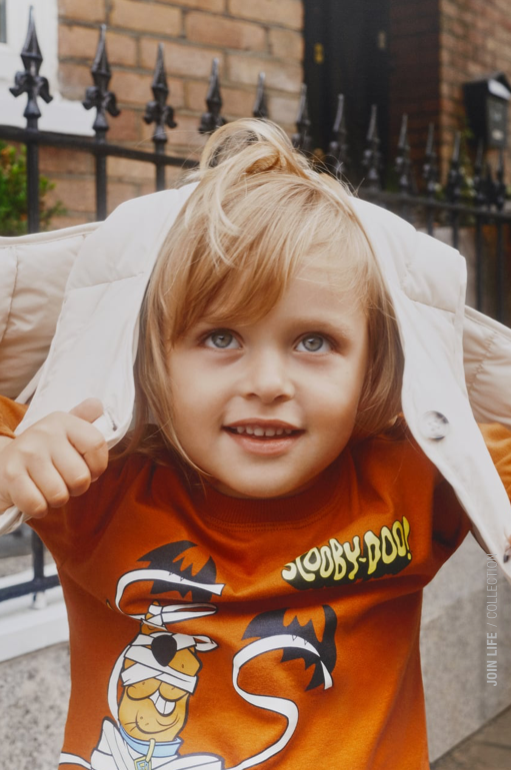 SCOOBY DOO © &™ WARNER BROS GLOW IN THE DARK T-SHIRT